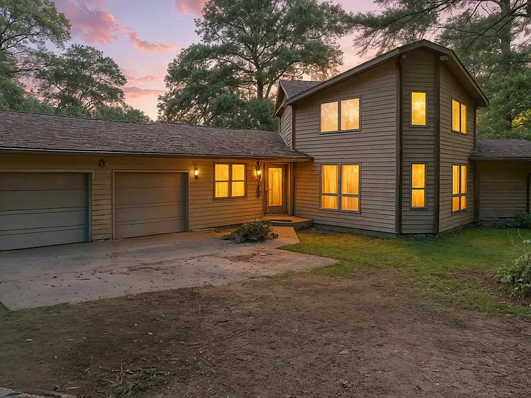 $199,900 – 3-Bedroom Home on 3.61 Acres in Sterling, IL
