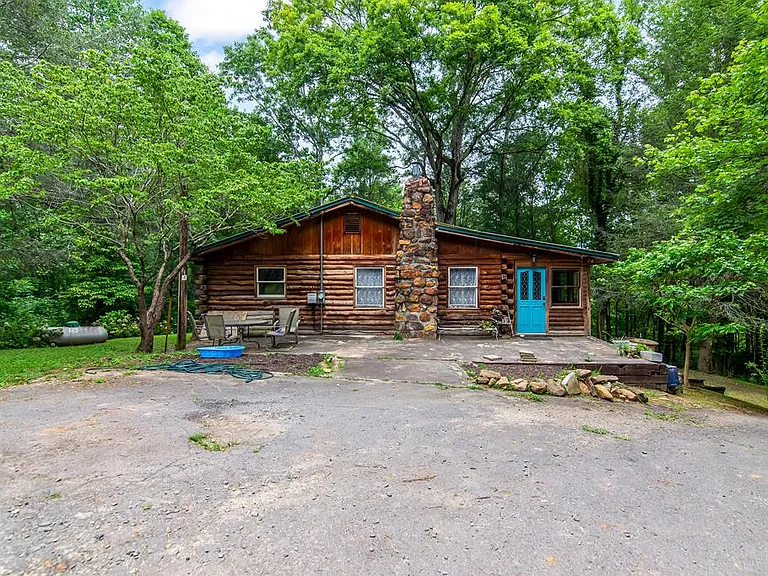 $299,000 – Two Homes on 4.58 Acres in Ellijay, GA